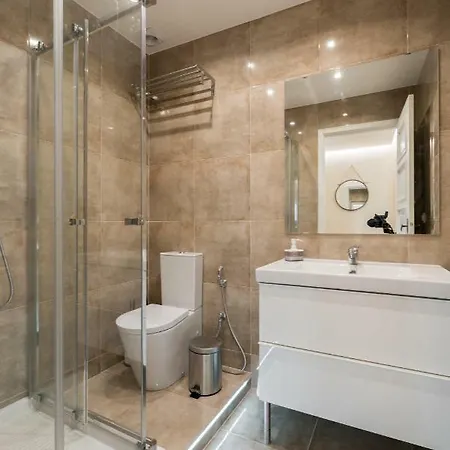 Strategically Located, Pleasure Guaranteed Apartment *